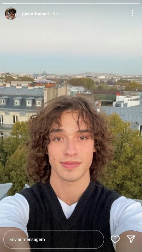 Curly Middle Part, Long Curly Hair Men, Men Haircut Curly Hair, Moda Hippie, Curly Haircuts, Short Curly Haircuts, Boys Long Hairstyles, Bad Habit, Middle Part