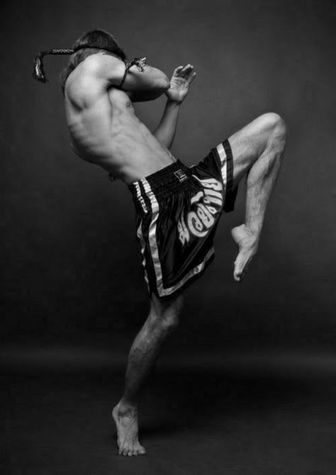 Muay Thai Gym, Mma Clothing, Boxing Gym, Fitness Inspiration Quotes, Boxing Workout, Sport Photography, Mma Fighters, Artistic Photography, Female Athletes