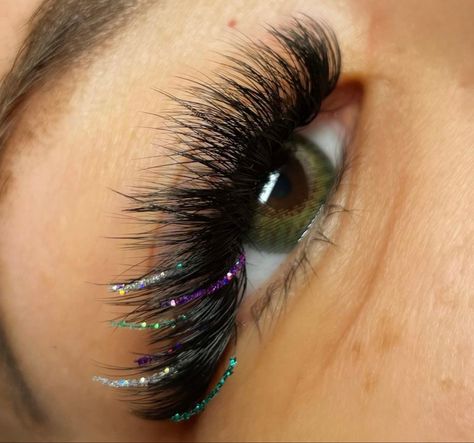 Lashes With Color And Glitter, Glitter Eyelashes Extensions, Glitter Lashes Extensions, Christmas Eyelash Extensions, Hybrid Lash Extensions With Color, Halloween Lash Extensions, Glitter Eyelash Extensions, Glitter Lash Extensions, Colored Eyelash Extensions