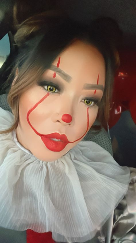 Pennywise Easy Makeup, Carnevil Clown Makeup, Halloween Costume Ideas Clown, Pennywise Make Up Girl, Pennywise Makeup Simple, It Clown Makeup Pretty, Pennywise Costume Makeup, Pennywise Costume Female Makeup, Pennywise Halloween Costume Diy