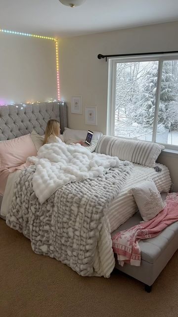 Anna on Instagram: "Peaceful 🌨️" Blankets And Pillows, Luxury Room Bedroom, Comfy Bedroom, Classy Bedroom, Room Redesign, Comfortable Bed, Redecorate Bedroom, Cozy Room Decor, Dreamy Room