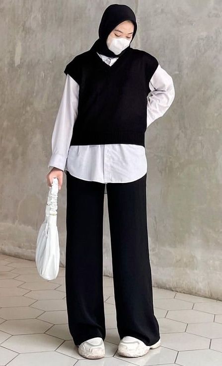 Black Vest Outfit Hijab, Vest Outfits For Women Hijab, Black And White Outfits Hijab, Vest Outfits Hijab, Trip Outfit, Outfit Tips, Fashion Vest, Black And White Outfit, Stile Hijab