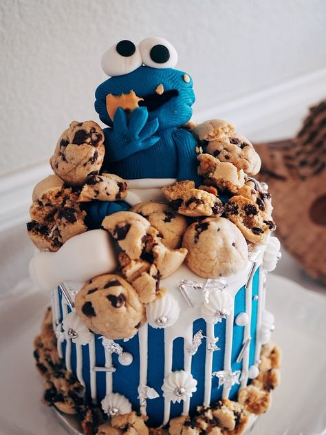 A Cookie Monster First Birthday for Saxon Finn - Sparrows + Lily Cookie Monster First Birthday, Cookie Monster Cakes, Monster Birthday Cakes, Cookie Monster Birthday Party, Monster First Birthday, Cookie Monster Cake, Cookie Monster Party, Cookie Monster Birthday, Monster Cake