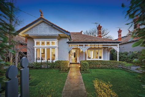 Sold 32 Wheatland Road, Malvern VIC 3144 on 08 Sep 2018 - 2014568382 | Domain Victorian Homes Exterior, Weatherboard House, House Facade, House Sold, Home Building Design, Facade House, Historic Homes, Selling House, Exterior Colors