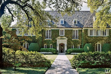 Lots Of Windows, Casas Coloniales, Texas Homes, House Goals, Historical Romance, Pretty House, Newport Beach, Classic House, Architectural Digest