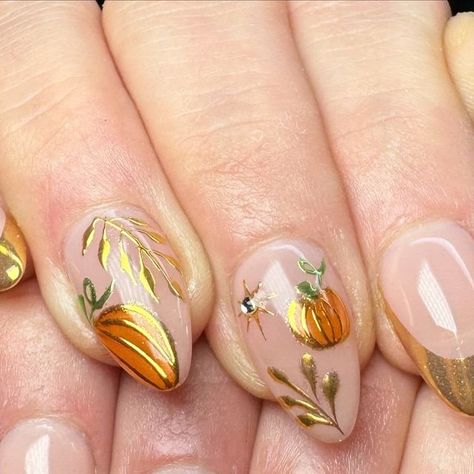 𝐉𝐚𝐬𝐦𝐢𝐧𝐞 on Instagram: "very pumpkin spice 🍂😮‍💨🥰 fall freestyle inspired by @truebeautybycarrie 🧡 ✨  . . . . #pumpkinnails pumpkin spice fall nails pumpkin nails chrome nails #chromenails #fallnails fall nail designs" Thanksgiving Nail Ideas Almond, Chrome Pumpkin Nails, Thanks Giving Nail Art, November Nail Ideas Short, Nail Ideas Thanksgiving, Fall Nails Pumpkin, Short Thanksgiving Nails, Chrime Nails, Nails Pumpkin