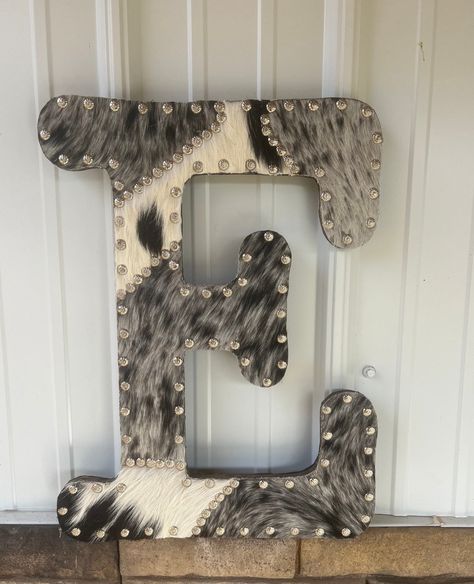 These beautiful cowhide letters will be a focal point in your home. Large 18 inch letters with real cowhide will look stunning no matter where in your home you decide to put them. A wide variety of hides are available. I take customs orders. Due to the variations in the cowhides each piece is unique. Available in & and all letters. Larger letter, names or brands can also be made. Wooden Letters Diy, Barnyard Decor, Initial Decor, Cowhide Decor, Southwestern Wall Art, Rustic Letters, Western Crafts, Southern Decor, White Room Decor