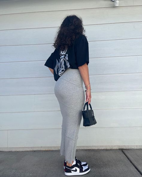 #jordans #ootd Modest Girly Outfits, Stylish Outfits Casual, Cute Professional Outfits, Modesty Outfits, Flattering Outfits, Cute Modest Outfits, Winter Fashion Outfits Casual, Modest Dresses Casual, Stylish Work Attire