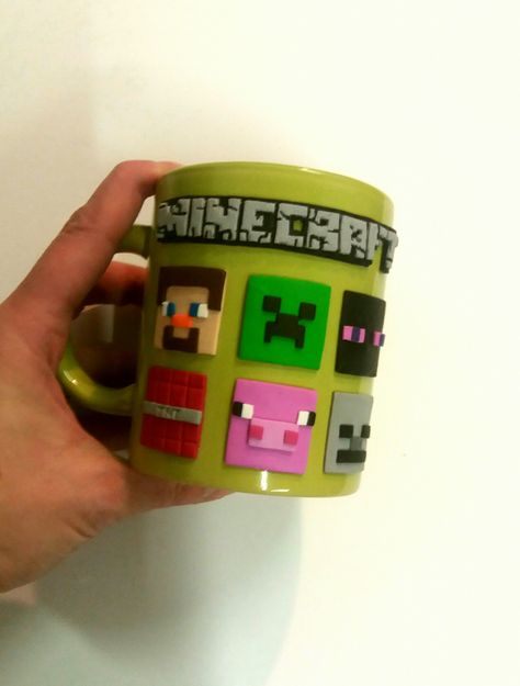 Minecraft polymer clay mug Minecraft Clay Ideas, Minecraft Polymer Clay, Clay Minecraft, Polymer Clay Mug, Minecraft Party Decorations, Polymer Clay Cake, Clay Mug, Clay Jar, Polymer Clay Figures