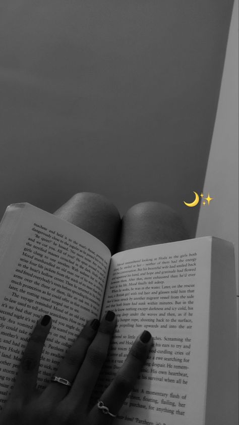 Late night reading<3 Late Night Reading Aesthetic, Night Reading Aesthetic, Night Time Reading, Late Night Reading, Night Reading, Reading Aesthetic, Diy Art Painting, Book Aesthetic, Late Night