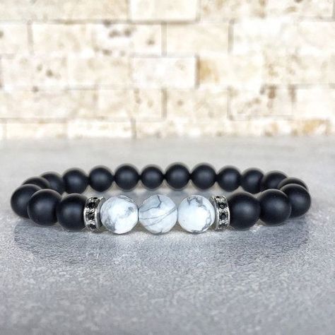 Mens Beaded Jewelry, Creative Photo Gifts, Mens Bracelet Designs, Memory Wire Wrap Bracelets, Howlite Bracelet, Beaded Jewelry Necklaces, Beaded Necklace Diy, Bracelet Mens, Beads Bracelet Design