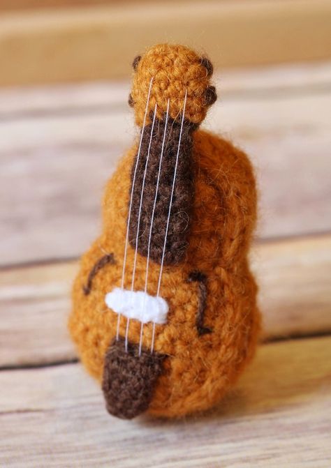 My cello pattern is my newest free crochet pattern! It also doubles as a violin crochet pattern, viola crochet pattern, or any string instrument! Cello Crochet Pattern, Crochet Violin Free Pattern, Crochet Violin, Crochet Yarn Bag, Crochet Shapes, Socks Crochet, Crochet Keychains, Foundation Single Crochet, Diy Crochet Bag