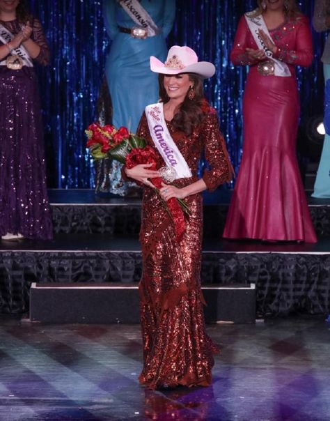 Rodeo Queen Outfits Dresses, Flashy Western Outfits, Rodeo Queen Dress, Western Dance Costume, Pageant Western Wear, Rodeo Queen Outfits, Royalty Outfits, Rodeo Clothes, Rodeo Queen Clothes