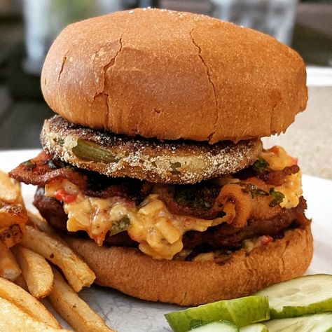 Jalapeno Burgers Recipe, Jalepeno Burgers Recipes, Jalepeno Popper Burger Recipes, Fried Green Tomato Burger, Jalapeno Burger Recipe, Jalapeno Bacon Burger, Pimento Cheese Burger, Fried Jalapenos, Jalapeno Burger