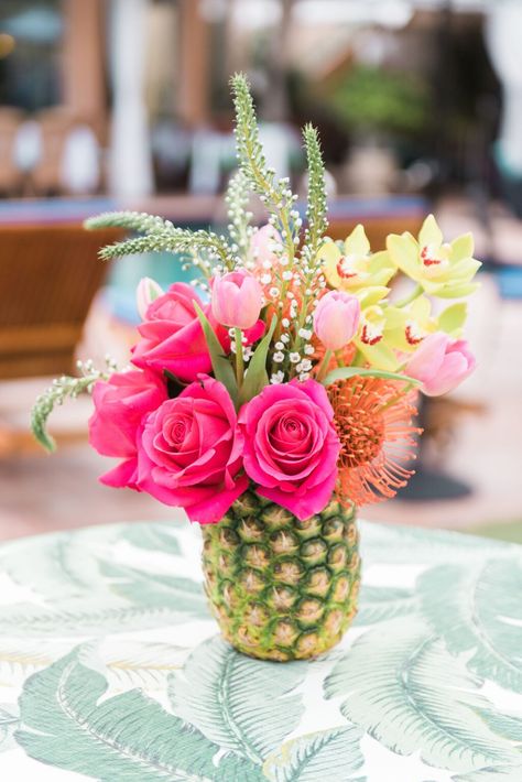 Fabulous Luau Party Ideas (You'll Want To Steal) – Pretty My Party Outdoor Summer Party Decorations, Outdoor Summer Party, Hawaiian Bridal Shower, Pineapple Centerpiece, Party Decorations Ideas, Pineapple Vase, Luau Birthday Party, Hawaiian Birthday Party, Moana Birthday Party