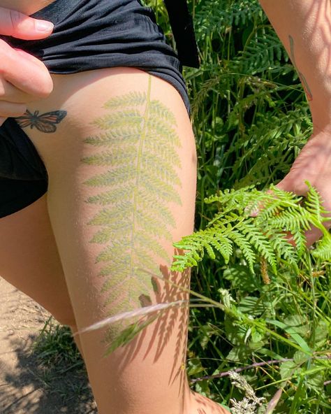 Plant Body Tattoo, Green Fern Tattoo, Green Plant Tattoo, Fern Hip Tattoos Women, Fern Leg Tattoos Women, Green Line Tattoo, Fern Tattoo Color, Fern Hip Tattoo, Pnw Fern Tattoo