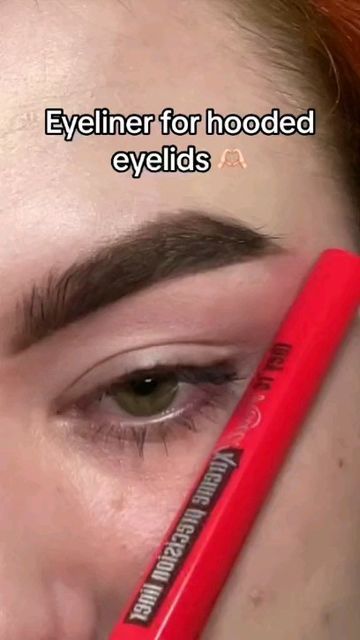 🦋𝐿𝑜𝐿𝑜🦋 on Instagram: "Eyeliner for hooded eyelids >>> i don't see them !!! 🦋@linda_malla 🦋 -------------------------------- Follow for more videos 🤍 #eyelinertips #makeup #eyelinertutorial#beauty #eyemakeuptutorial #reelmakeup #makeupviral #eyelooks" Eyeliner For Hooded Eyelids, Makeup For Hooded Eyelids, Hooded Eye Makeup Tutorial, Hooded Eyelids, Eyeliner For Hooded Eyes, Beginners Eye Makeup, Rave Makeup, Face Makeup Tips, Face Makeup Tutorial