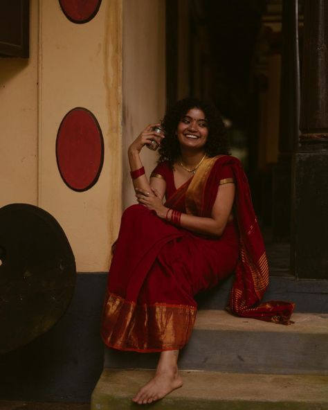 Asian Academia, Photoshoot Ideas 90s, Vintage Photoshoot Ideas 90s, Desi Poses, Vintage Photoshoot Ideas, Bengali Aesthetic, Saree Shoot, Saree Pose, 60s Aesthetic