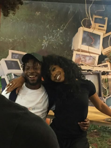 sza & isaiah rashad Solana Rowe, Isaiah Rashad, Fire Aesthetic, Sza Singer, Baby Mama, Black Excellence, Grunge Style, Fav Celebs, Pretty Selfies