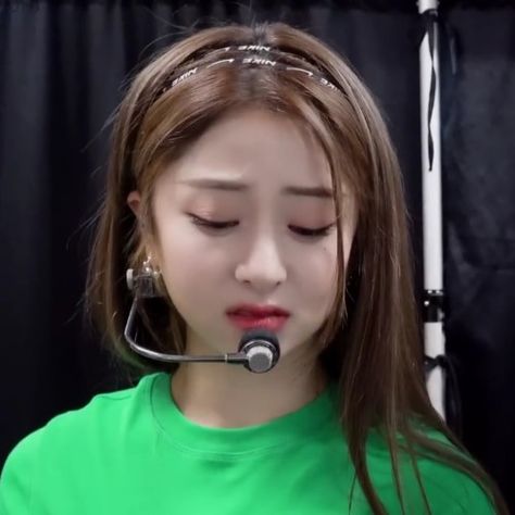 Yunjin Lesserafim Funny Face, Le Sserafim Funny Face, Huh Yunjin Memeable Face, Yunjin Lesserafim Funny, Lesserafim Memeable, Le Sserafim Reaction Pic, Yunjin Predebut Pics, Huh Yunjin Funny, Le Sserafim Memeable Face