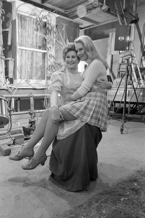 Celebrating British & Irish Entertainment: Classic & Current | Jenny Hanley and actress mother Dinah Sheridan | Facebook Jenny Hanley, Read Image, Vintage Hollywood, Vintage Beauty, Hollywood, Actresses, Entertainment, Couple Photos, Celebrities