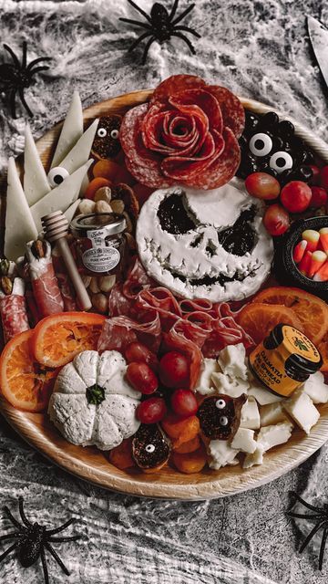 Halloween Food Ideas Charcuterie, Jack Skellington Snacks, Halloween Prosciutto Skull, Ghost Face Brie, Scream Face Brie, Witch Charcuterie Board Ideas, Pumpkin Shape Charcuterie Board, Charcuterie Halloween Board Ideas, Ghost Face Charcuterie Board