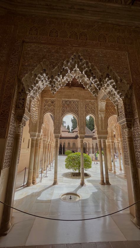 #spain #europe #summer #eurotrip #europeplaces #travel #traveling #aesthetic #andalucia #islam #muslim #history #ancient #pillar #vacation #vacaciones Andalucia Aesthetic, Ancient Spain, Islamic Spain, Traveling Aesthetic, Spain Aesthetic, Alhambra Granada, Mediterranean Summer, Motivation Goals, Europe Summer