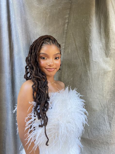 Hallie Bailey, Successful Women Style, Chloe Halle, Chloe And Halle, First Meet, Chloe X Halle, Halle Bailey, Natural Hair Tips, Locs Hairstyles