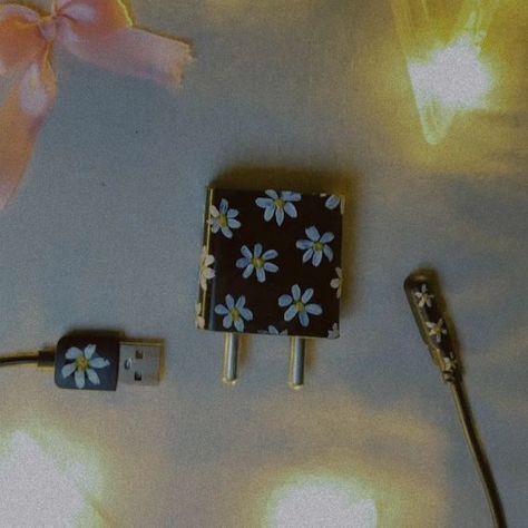 "Turning everyday essentials into art! 🌸✨ This hand-painted charger brings a pop of creativity to my tech. Who says functional can't be beautiful? 🎨⚡️ #ArtOnEverything #HandPainted #CreativeTech" Painting on random things DIY Diy Charger Art, Phone Charger Aesthetic, Painting On Random Things, Charger Aesthetic, Charger Art, Diy Chargers, Mobile Charger, Into Art, Be Beautiful