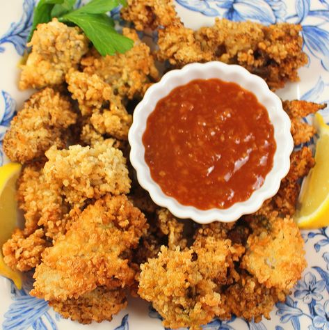 Pan Fried Oysters, Oyster Rockefeller, Seafood Dipping Sauce, Fried Scallops, Seafood Cocktail, Oysters Rockefeller, Oyster Recipes, Fried Oysters, Roasted Salmon