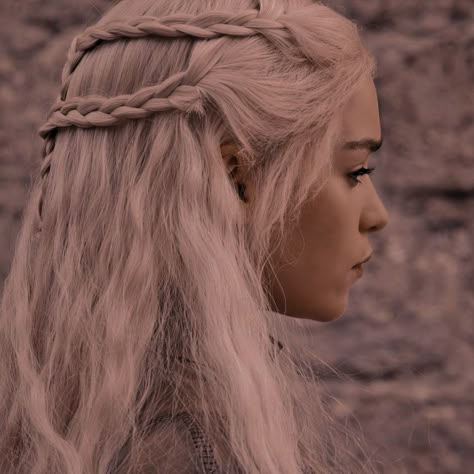 Elvin Hair Styles, Elven Wedding Hair, Rhaenyra Targaryen Wedding, Rhaenyra Targaryen Hairstyle, Medieval Hairstyles For Short Hair, Daenerys Targaryen Hairstyle, Rhaenyra Targaryen Hair, Elf Hairstyles, Elvish Hairstyles