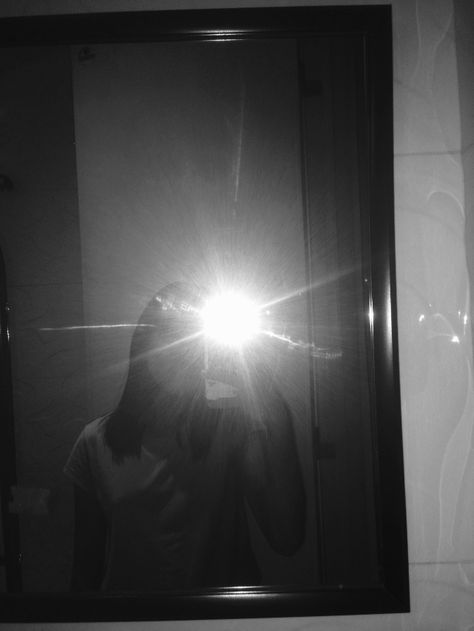 Black and White🖤 Black And White Mirror Selfie, Blurred Aesthetic, Girl Mirror, Face Mirror, Mirror Shot, Tumblr Pics, Girls Mirror, Face Aesthetic, White Mirror