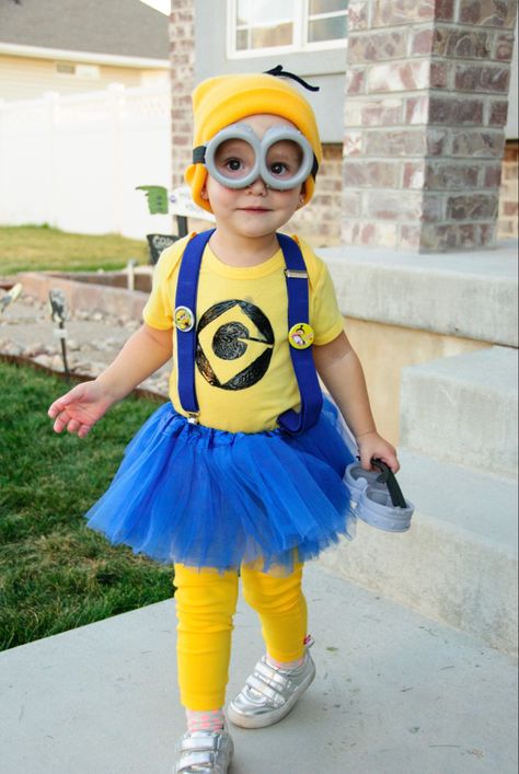 Minion Costumes Kids, Minion Family Costume, Toddler Minion Costume, Halloween Minion, Diy Minion Costume, Homemade Minion Costumes, Macy's Parade, Minion Costume, Macys Parade