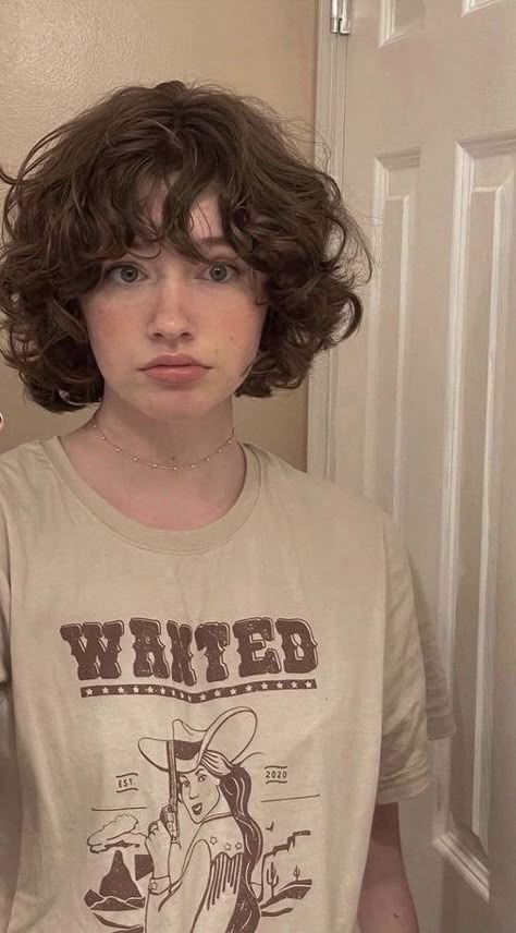 Fluffy Curly Hair, Shot Hair, Short Grunge Hair, Short Curly Hairstyles, Hair Inspiration Short, Short Curly Haircuts, Haircuts For Curly Hair, Shot Hair Styles, Fluffy Hair