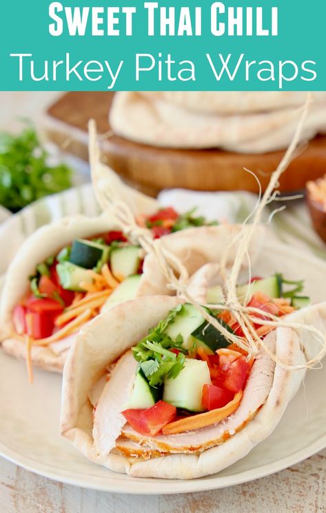 Pita Wrap Recipe, Turkey Pita, Hummus And Veggies, Recipe Hummus, Wrap Healthy, Chili Turkey, Pita Bread Sandwich, Lunch At Home, Pita Wrap