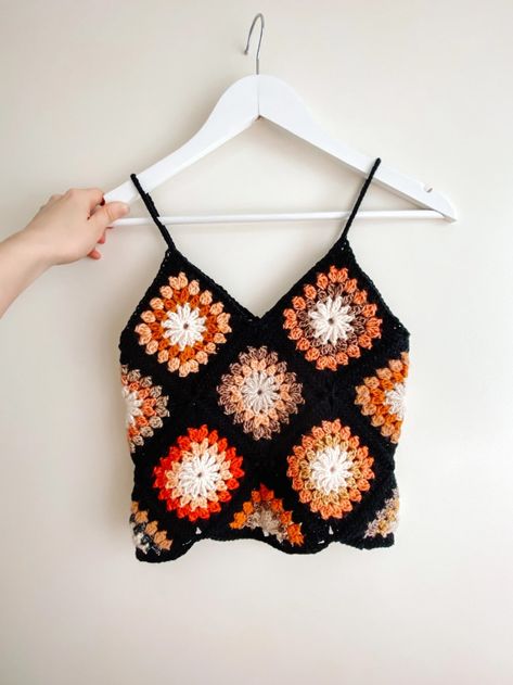 27 Free Crochet Top Patterns & Crochet Top Tutorial Carroway Crochet, Crochet Top Outfit, Crochet Crop Top Pattern, Flowers Crochet, Mode Crochet, Flower Top, Crochet Clothes Patterns, Crochet Diy, Crochet Top Pattern