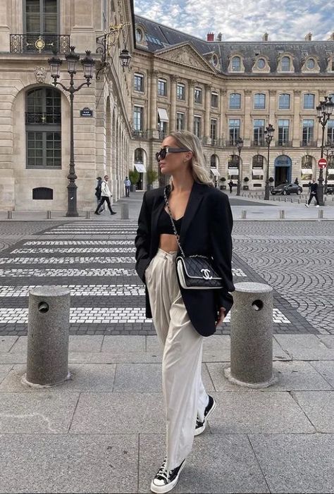 Hot outfit! Blazer, wide pants, converse, outfit ideas Black Crop Top, Wide Pants, Cute Fits, Black Crop, Linen Pants, Business Casual, Crop Top, Blazer, Tumblr