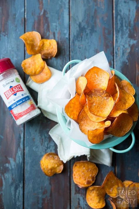 The Perfect Sweet Potato Chips // Want to know how to achieve the perfect homemade sweet potato chip? I'll show you how & trust me - they are amazing as they look! | Tried and Tasty Homemade Sweet Potato Chips, Sweet Potato Snacks, Packaging Snack, Fried Chips, Fruit Chip, Z Ro, Homemade Chips, Kettle Chips, Potato Crisps