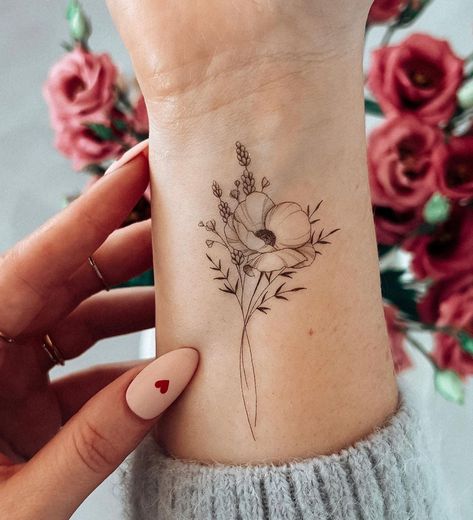 Flower Wrist Tattoos, Bouquet Tattoo, Poppies Tattoo, Beautiful Flower Tattoos, Birth Flower Tattoos, Subtle Tattoos, Elegant Tattoos, Flower Tattoo Designs, Feminine Tattoos