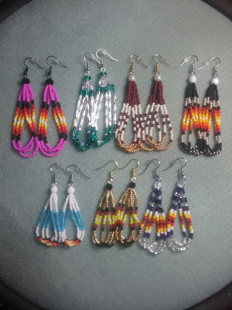 Native Earrings Patterns, Loop Beaded Earrings, Beaded Earrings Patterns Native American, Dangly Beaded Earrings, Diy Tassel Earrings, Seed Bead Bracelets Tutorials, Native Earrings, Native American Beadwork Patterns, Beautiful Beaded Earring