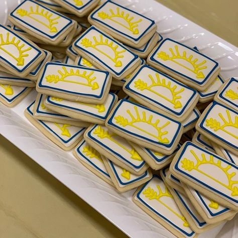 Aol Crossover Ceremony Decorations, Cub Scout Themed Desserts, Cub Scout Blue And Gold Banquet Ideas, Arrow Of Light Scouting Adventure, Aol Crossover Ceremony, Blue And Gold Ceremony Ideas Cub Scouts, Blue And Gold Banquet Ideas Cub Scout, Arrow Of Light Ceremony, Gold Cookies