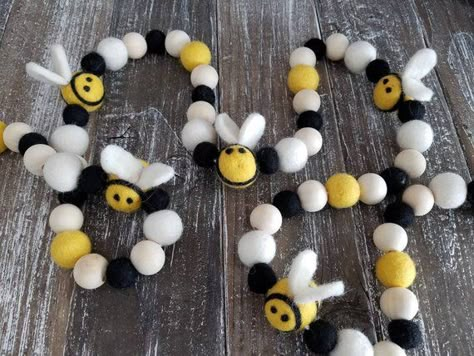 PRE-ORDERBee Garland. Bumblebee garland. Felt ball Garland. | Etsy Felt Bees, Bee Garland, Felted Hearts, Felt Valentine, Magnolia Leaf Garland, Mantel Garland, Garland Birthday, Beads Garland, Wood Beads Diy