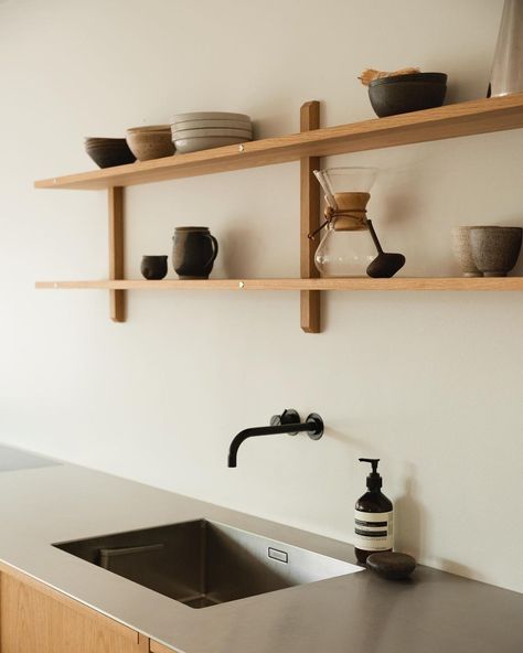 Direct • Instagram Japandi Kitchen Shelves, Small Shelf Kitchen, Japandi Shelves, Coffee Nook Decor, Kitchen Deisgn, Ikea Kitchen Inspiration, Scandinavian Shelves, Danish Kitchen, Cute Shelf