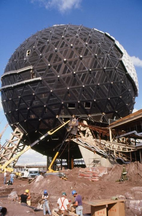 Construction of Spaceship Earth at Epcot Disney Architecture, Spaceship Earth Epcot, Disneyland Vintage, Epcot Center, Spaceship Earth, Retro Disney, Disney Rides, Disney Fun Facts, Disney Memories