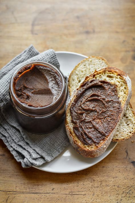 Hazelnut Chocolate, Hazelnut Butter, Chocolate Hazelnut Spread, Chocolate Spread, How To Roast Hazelnuts, No Bake Bars, Hazelnut Spread, Spread Recipes, French Cooking