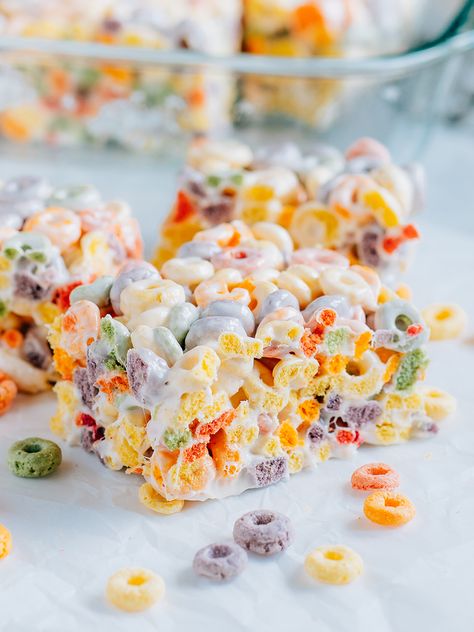 Foot Loops Cereal Treats Froot Loop Cookies, Froot Loops Cereal, Cereal Treat Recipes, Froot Loop, Fruit Loops Cereal, Marshmallow Bars, Cereal Bar, Cereal Treats, Fruit Loops