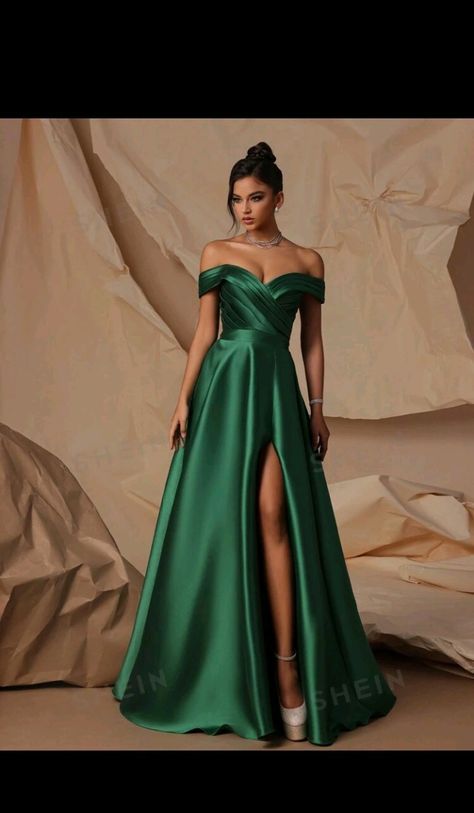 Vestidos De Gala Elegantes Noche, Emerald Wedding Dress, Emerald Wedding Dresses, Gala Dresses Elegant, Mafia Dress, Classy Evening Dress, Emerald Green Prom, Peach Bridesmaid Dresses, Emerald Green Prom Dress