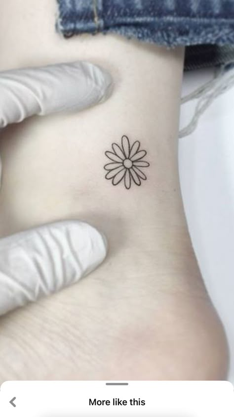 Small Daisy Tattoo, Tattoo On Ankle, Daisy Tattoo Designs, Cute Ankle Tattoos, Tiny Flower Tattoos, Daisy Flower Tattoos, Ankle Tattoos For Women, Handpoke Tattoo, Daisy Tattoo