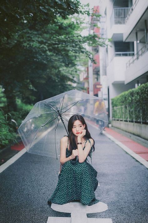 Green Bohemian Dress, Umbrella Photoshoot, Umbrella Photography, Umbrella Girl, Photographie Portrait Inspiration, Pose Reference Photo, Portrait Poses, 인물 사진, Female Poses