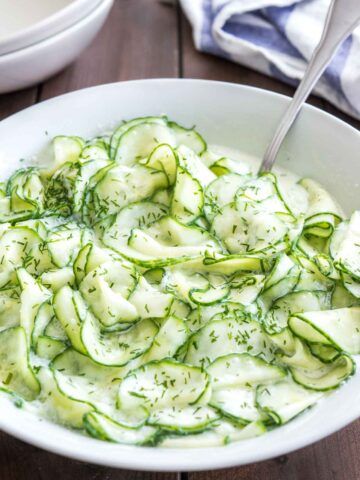 Creamed Cucumber Salad, German Salads, German Cucumber Salad, German Food Authentic, Creamed Cucumbers, Pasta Vegetariana, Cucumber Salad Recipe, Resep Salad, German Recipes